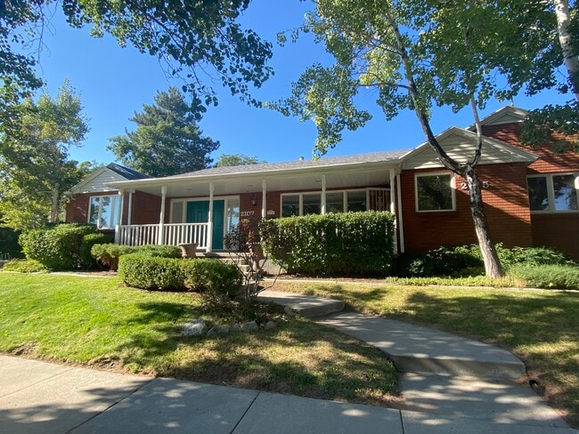 Building Photo - 2115 E Browning Ave
