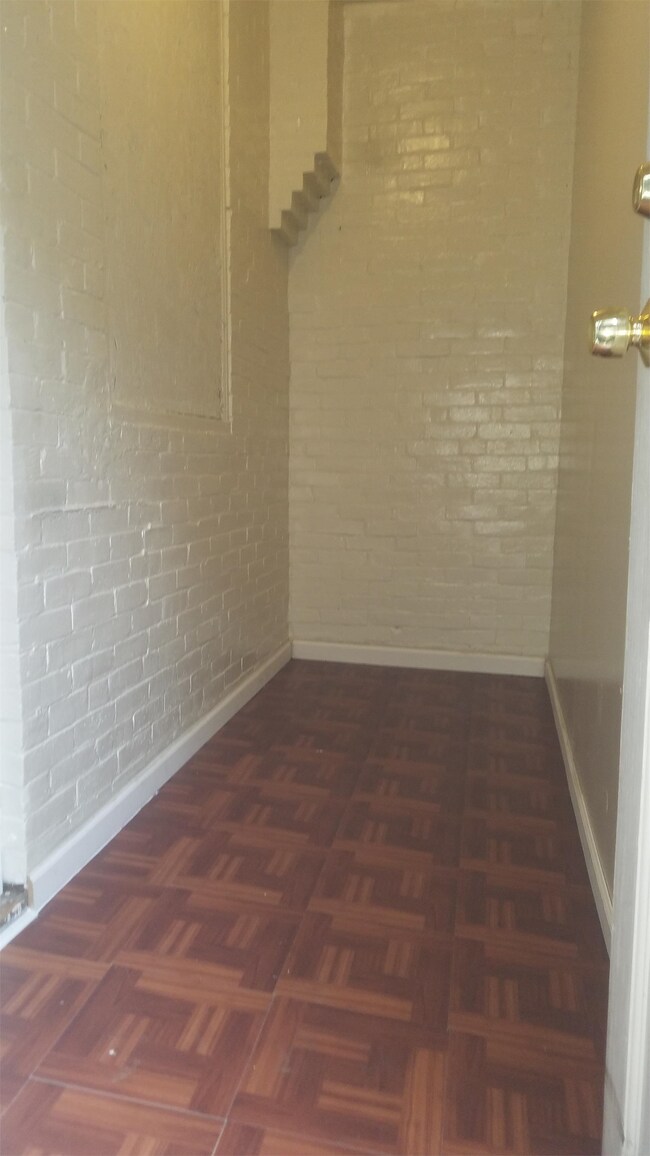 Foto del edificio - 710 E Madison St