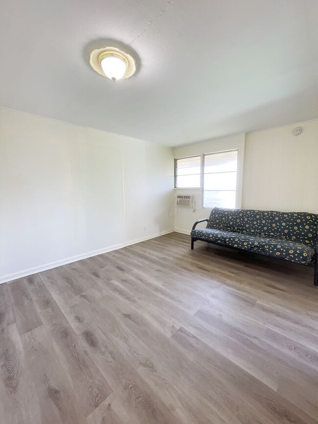 Building Photo - Halawa Heights 3 bedroom, 1 bath Duplex