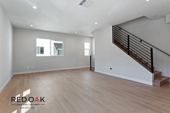 Building Photo - 4500 Esmeralda St