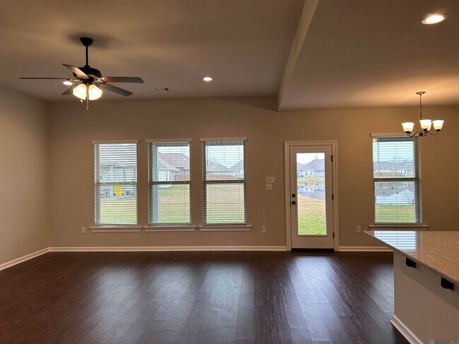 Foto del edificio - 24280 Cliftmere Ave