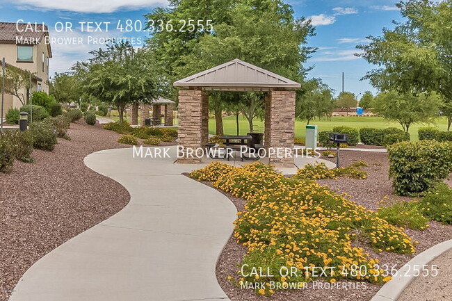 Foto del edificio - 1073 S Hawk Ln