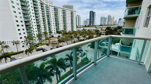 Foto principal - 19390 Collins Ave