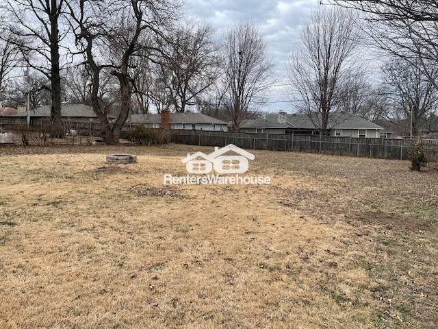 Foto del edificio - Stunning 3-bedroom home with circle driveway & fenced yard