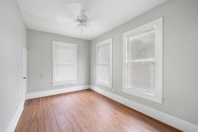 Building Photo - 217 3rd Ave N