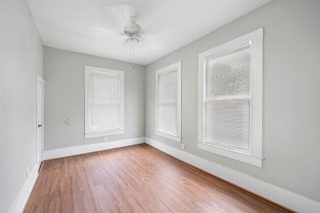 Foto del edificio - 217 3rd Ave N