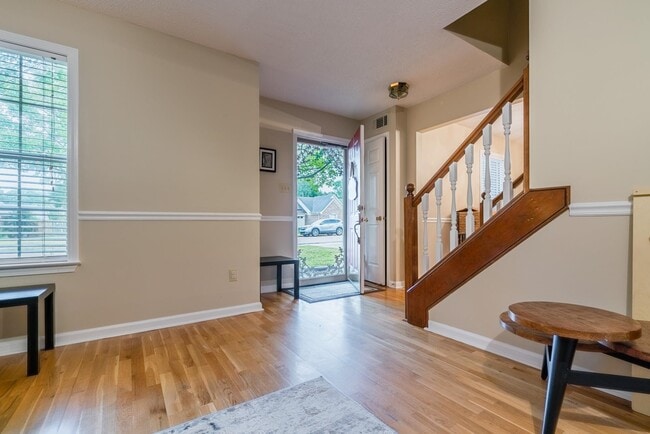 Building Photo - 1447 Howling Dr