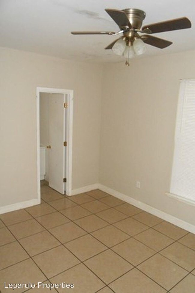 Building Photo - 4 br, 2 bath Apartment - 1670 Sharkey Street