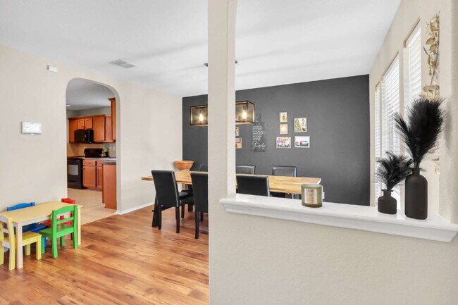 Foto del edificio - "Charming 3-Bedroom Home with 2.5 Baths an...