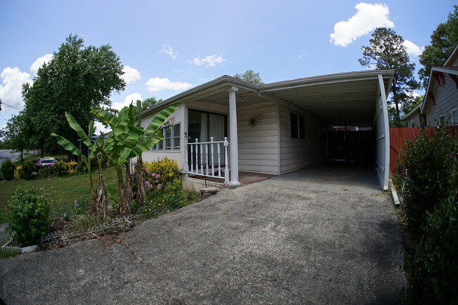 Building Photo - 5989 Oak Rd