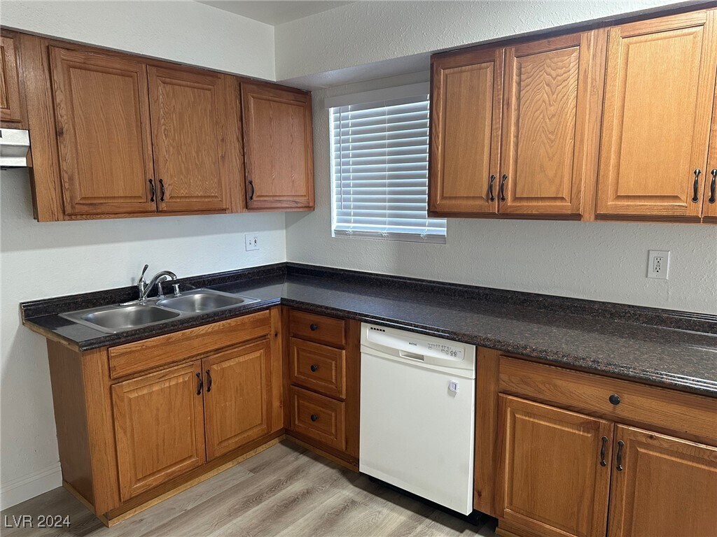 Foto del edificio - 4396 E Vegas Valley Dr