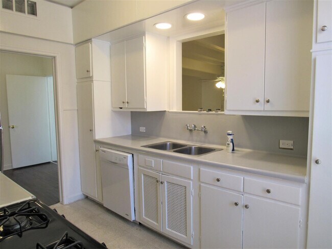 Foto del edificio - 454 Bailey Ave