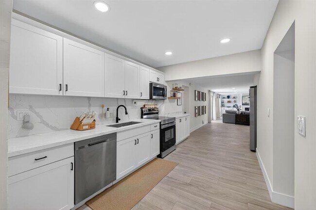 Foto del edificio - 110 NE 48th St