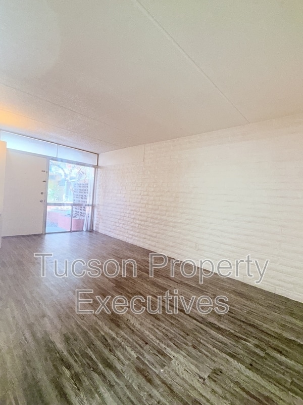 Building Photo - 20 N Leonora Ave