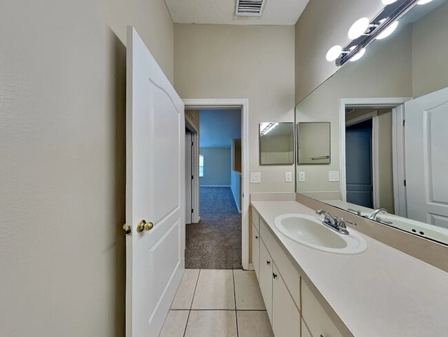 Building Photo - 8525 Quarter Horse Dr