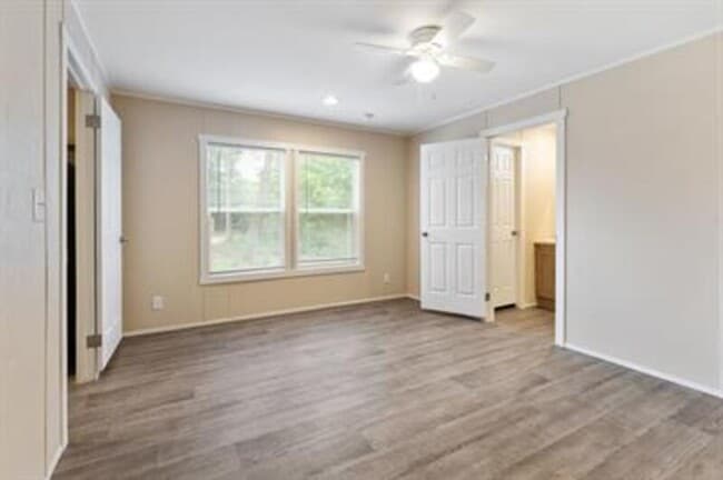 Foto del edificio - 135 Southlake Dr.