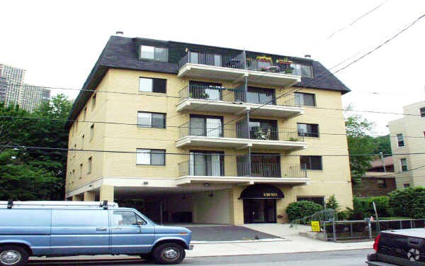 Primary Photo - Harvard House Condominiums
