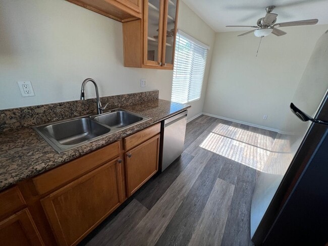 Building Photo - Clean-Remodeled 2 bed, 1-1/2 bath Gated Co...
