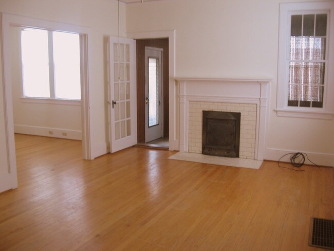 Building Photo - 3205 Michigan St