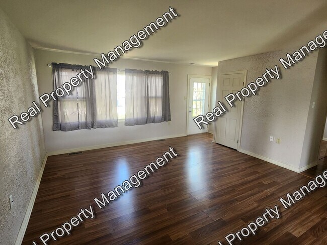 Foto del edificio - Updated Three Bedroom in South Haven