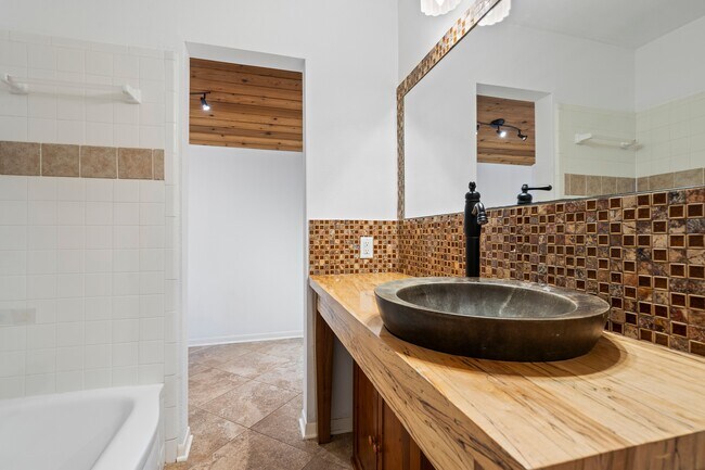 Building Photo - 2009 Alta Vista Ave