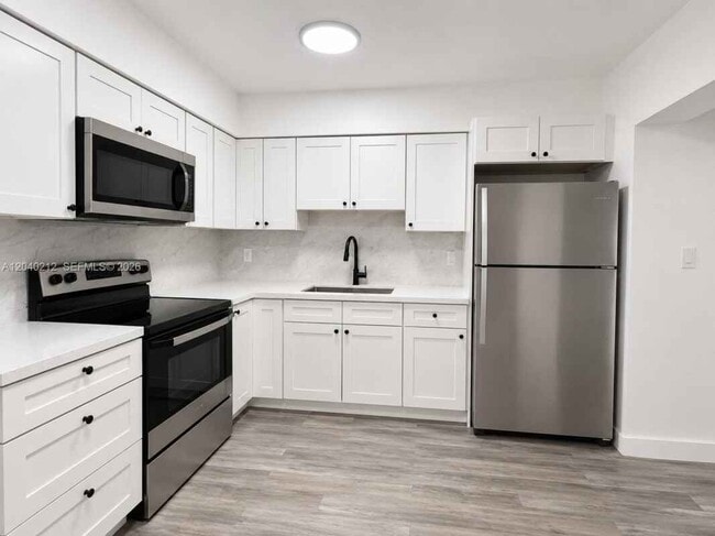Photo - 730 SW 5th St # 1 HALLANDALE BEACH, FL 33009 House