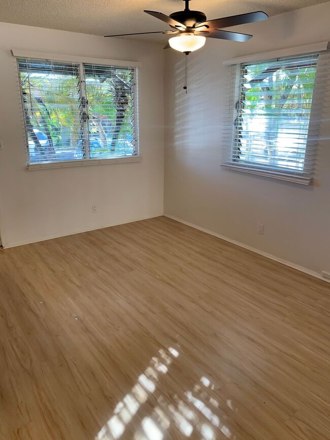 Building Photo - Charming 3 bedroom/ 2.5 bath Townhome in N...