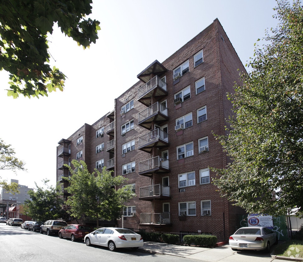 Jackson Towers Apartments in Jackson Heights, NY