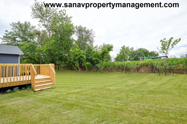 Building Photo - Spacious 3-Bedroom Home with Modern Layout...
