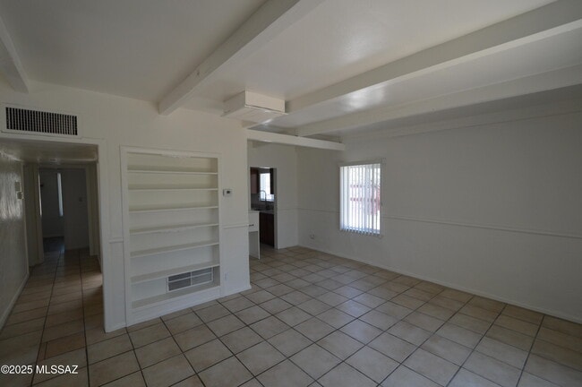 Foto del edificio - 2119 N Catalina Ave