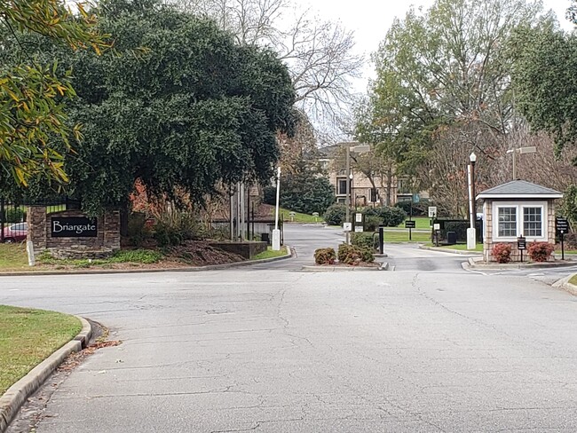 Foto del edificio - 218 Old Manor Rd