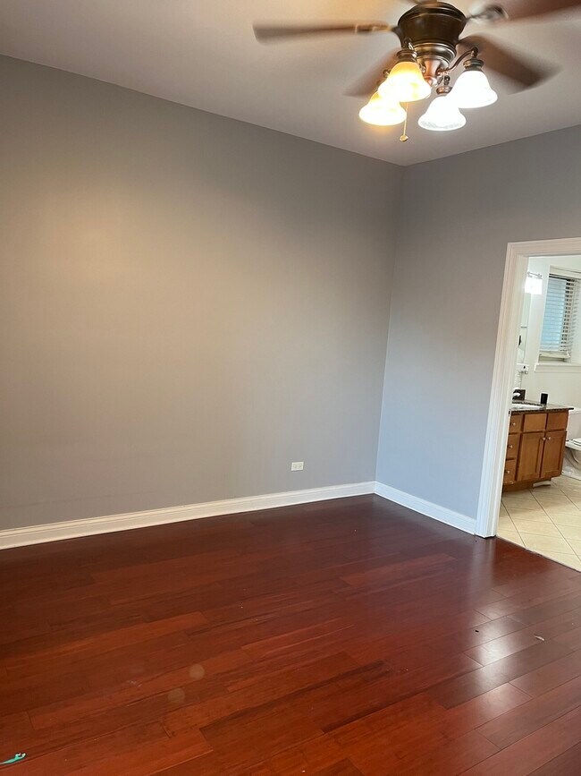 Foto del edificio - 2853 N Pulaski Rd