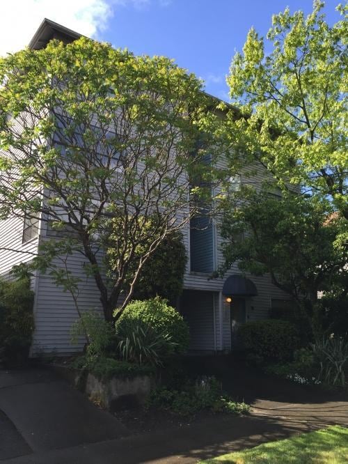 Building Photo - 1417 4th Ave W