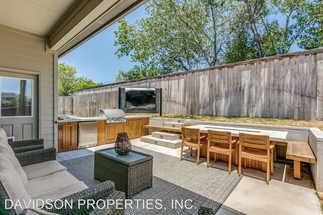 Building Photo - 4 br, 3 bath House - 14822 Maverick Ave