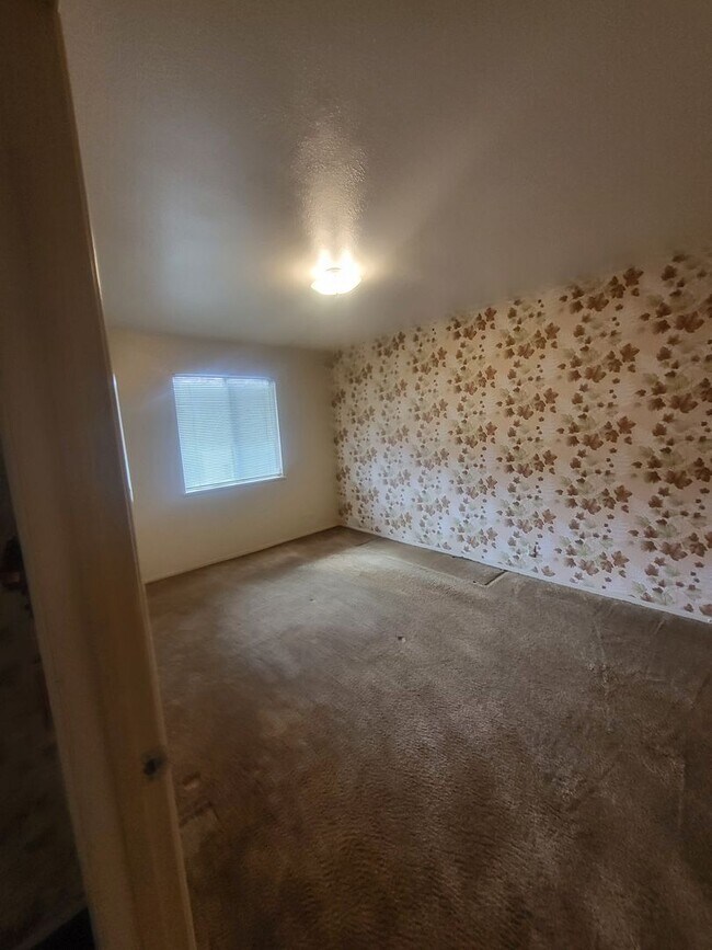 Foto del edificio - NE UPTOWN WINROCK CONDO 2/BD 2/BA - UTILITIES INCLUDED