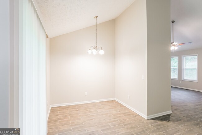 Building Photo - 491 Pineland Cir