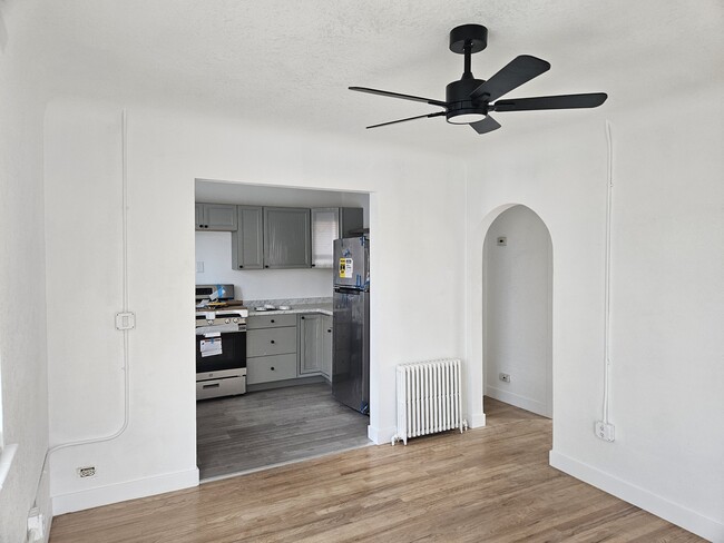 3415 Living Room view - Lincoln Terrace