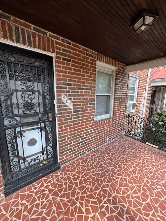 Foto del edificio - 3BED 2BATH FINISHED BASEMENT $1650/MONTH!