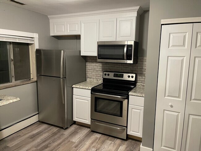 Kitchen - 28 E Central Ave