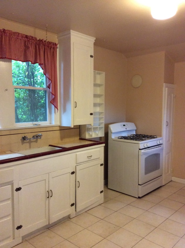 Building Photo - Auburn Charming Downtown Victorian 2 bed 1...