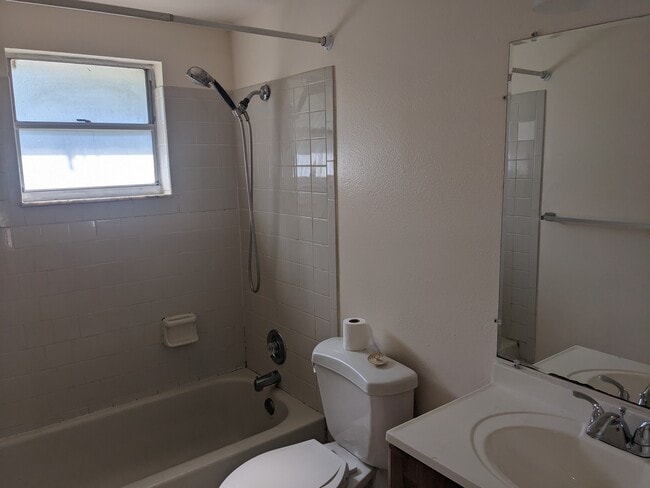 Bathroom - 5415 Lemon St