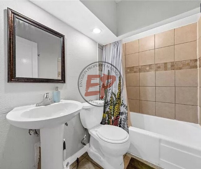 Foto del edificio - 213 N Oak Dr