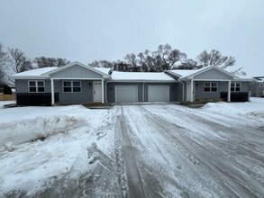 Building Photo - 1038-1040 Fir Ct