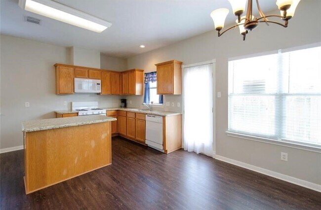 Building Photo - 235 N Fowlkes St