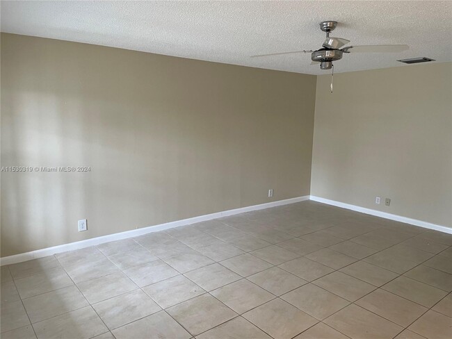 Foto del edificio - 8621 NW 12th St