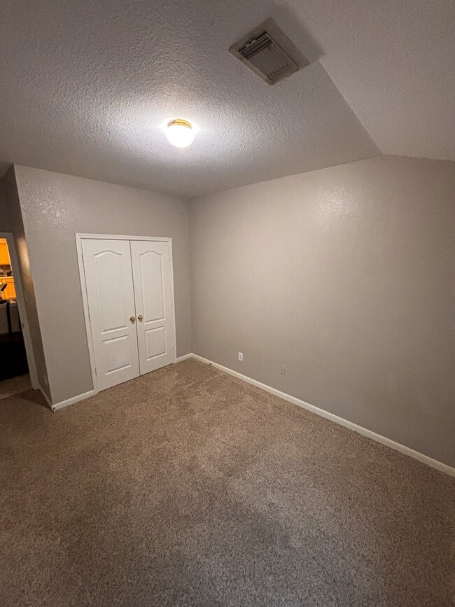Room 1 - 521 Small Cedar Dr