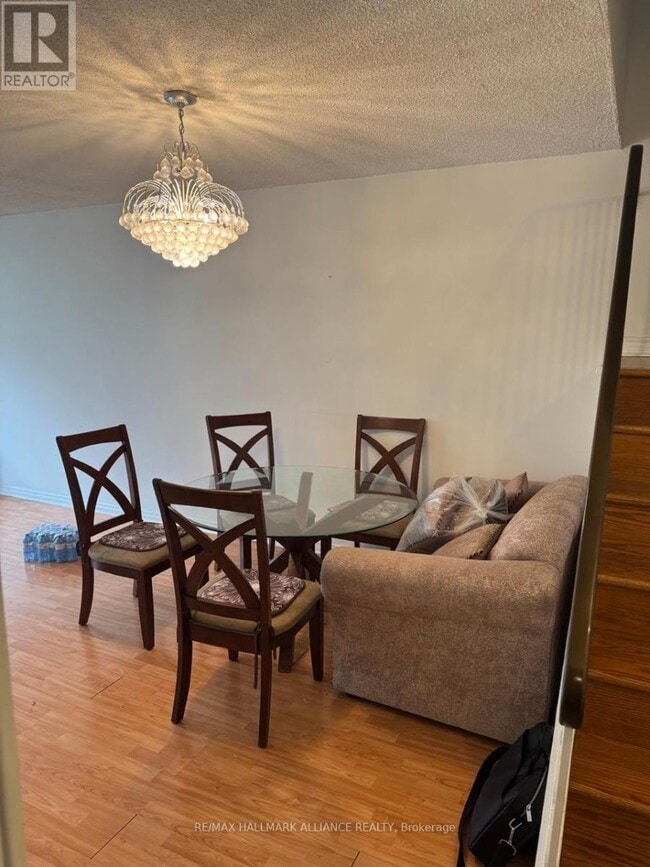 Photo du bâtiment - 3765-3765 Sheppard Ave E