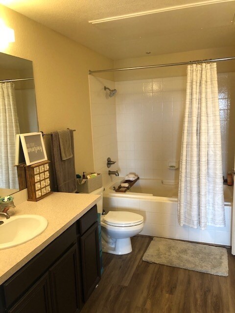 Foto del edificio - 15475 Andrews Dr
