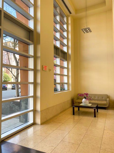 Building Photo - 569 9th St
