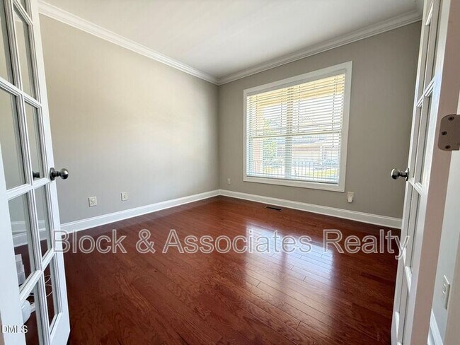 Foto del edificio - 1548 Lily Creek Dr